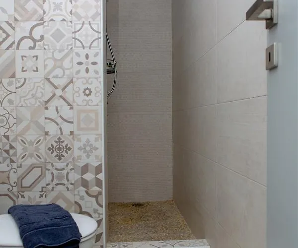 La Isla * Naxos City